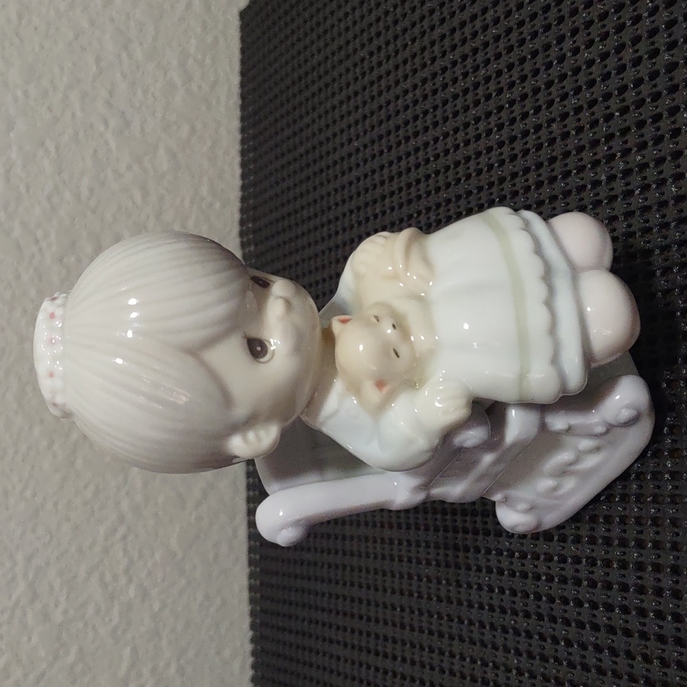 Rare Precious Moments Grandma with Cat Salt/Pepper Shakers